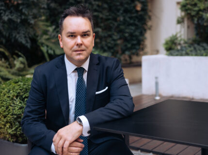 Pablo García García, CEO of Infofuturo, featured in Sector Ejecutivo discussing artificial intelligence for business